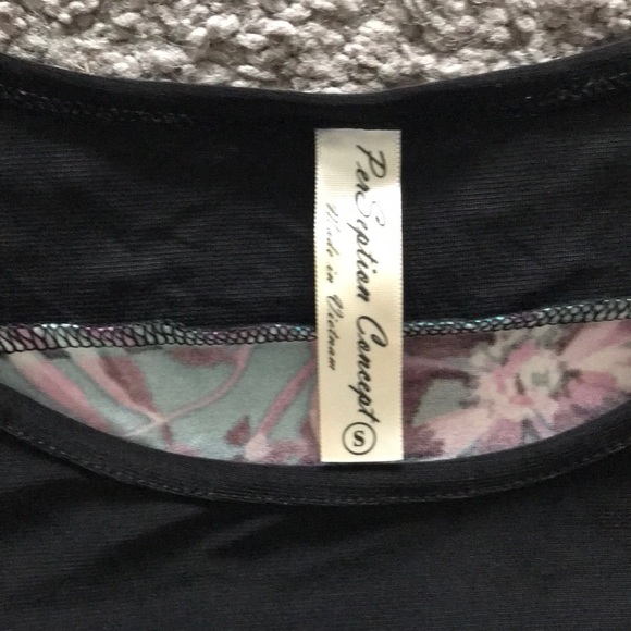 Floral top - Picture 2 of 3